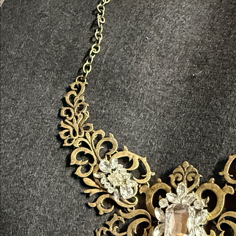 Elegant Gold and Rhinestone Necklace - Picture 8 of 8
